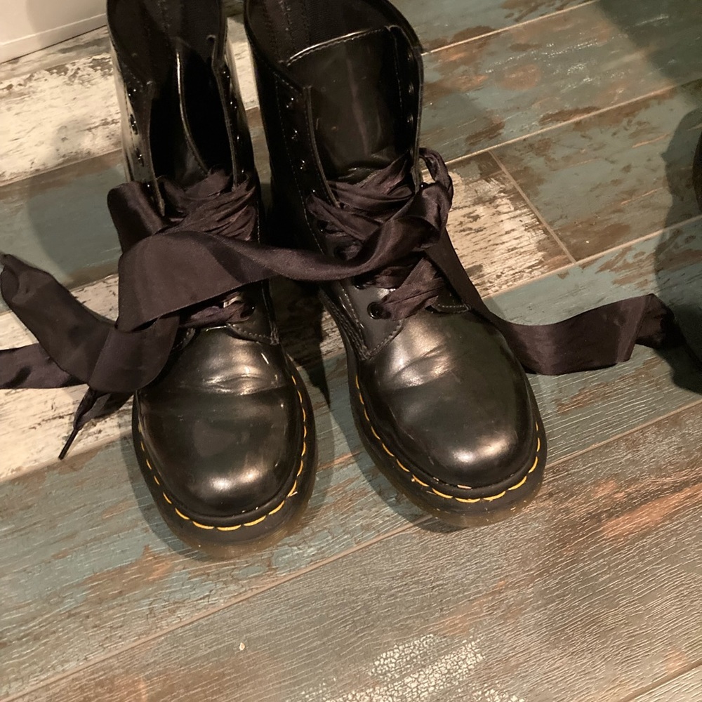 Silver Dr marten 8 hole size 39/8
